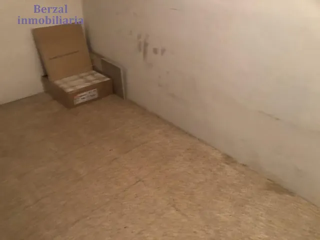 Oficina en el centro, edificio de oficinas, con trastero. MONTADA — 26