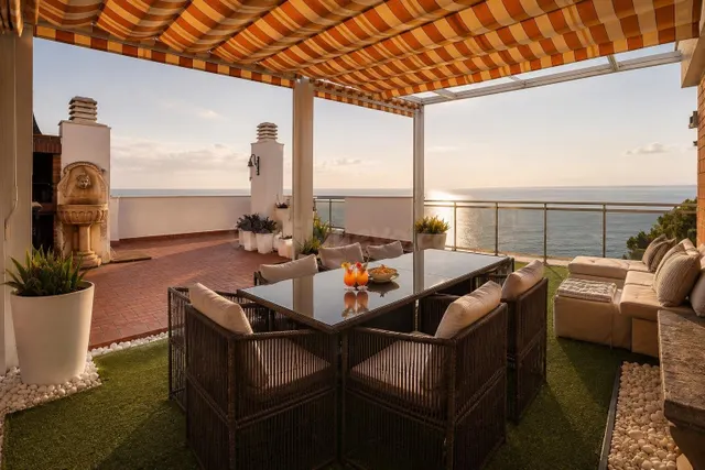 Espectacular ático en primera línea de mar con terraza de 20 - foto 2