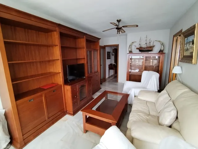 Apartamento de esquina con 2 dormitorios y terraza acristlada en 1 Linea playa Levante. — 9