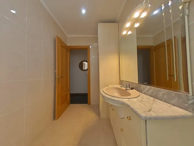 GRANDE PISO CALLE VALENCIA — 36