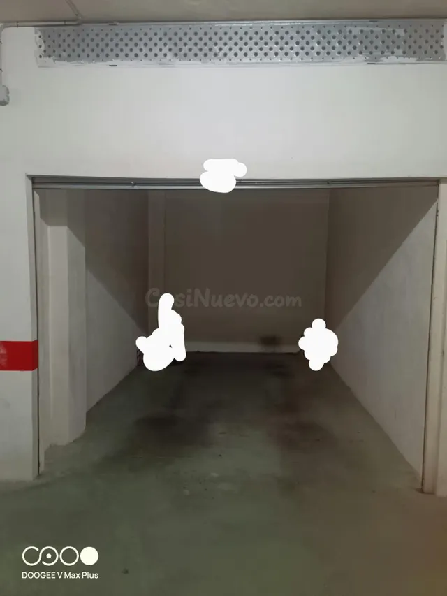 Venta de garaje cerrado en pleno centro La Zubia. — 2