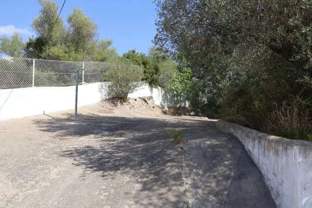 MASIA VALLADA CON PISCINA, ZONA PARA CABALLOS Y MAS DE 2 HECTAREAS DE TERRENO — 12