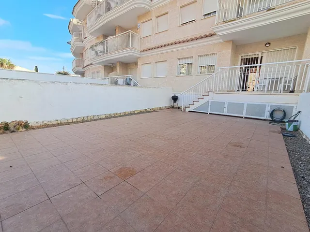 Apartamento con jardín de 40m2 en planta baja en Los Collados — 26