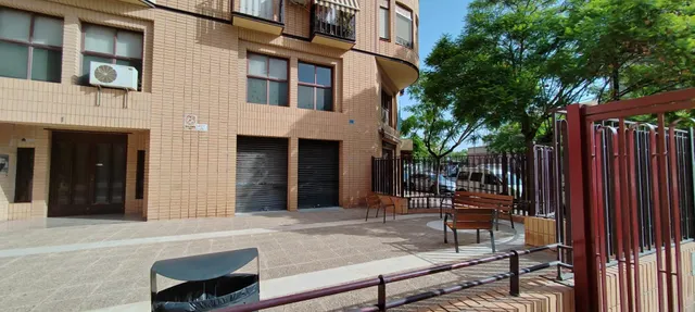 SE VENDE LOCAL ENTREPLANTA EN MUY BUENA ZONA CON TODOS LOS SERVICIOS A MANO — 4