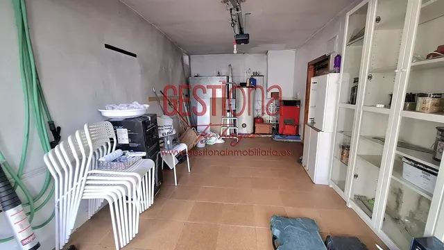 CASA COMPLETAMENTE REFORMADA EN ARENAS DE IGUÑA. — 34