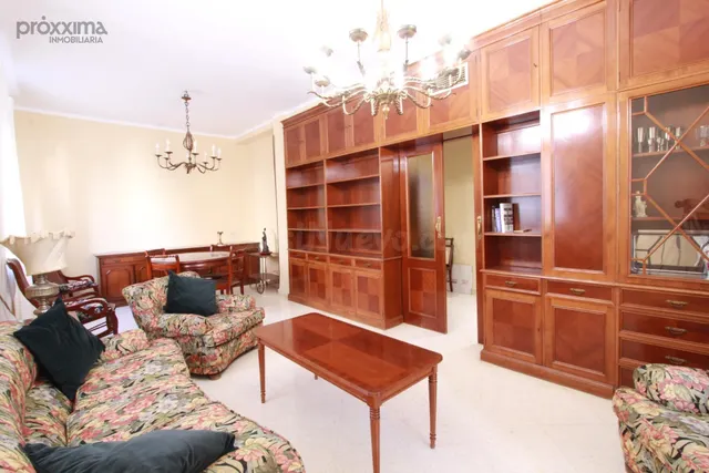 Vivienda con amplia terraza y grandes posibilidades en Los Remedios — 3