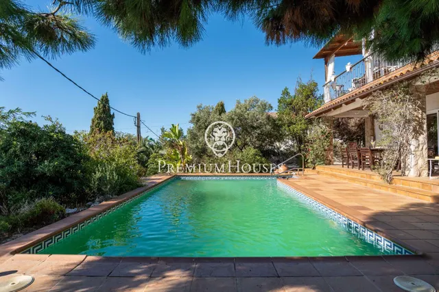 Casa independiente con piscina y jardín en Vallpineda — 37