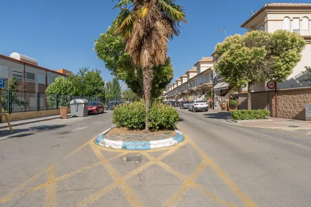 LOCAL DIÁFANO FRENTE AL INSTITUTO Y AL PABELLÓN MUNICIPAL DE OGÍJARES — 25