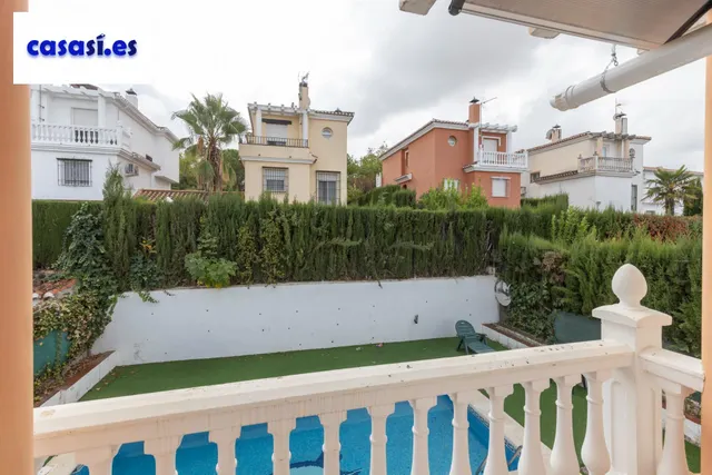 Casa independiente con piscina en La Zubia. — 20