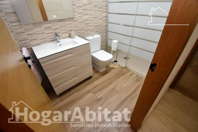 BONITA CASA TOTALMENTE REFORMADA CON GARAJE Y GRAN TERRAZA — 36