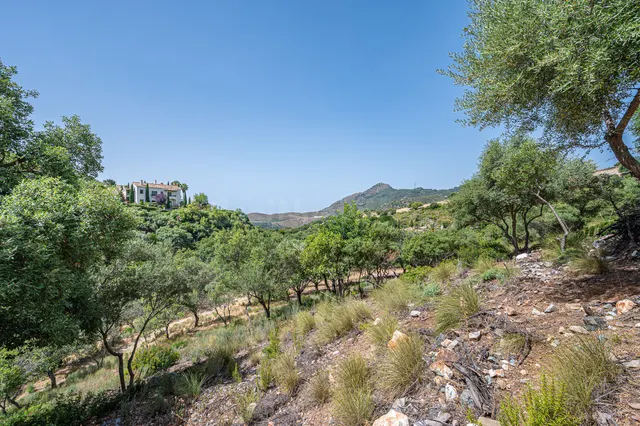 Terreno edificable con encanto en Benahavís (Costa del Sol) - foto 3