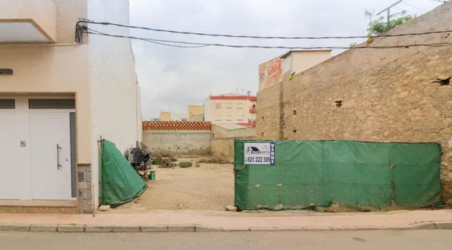 AMPLIO TERRENO URBANO EN SAN BARTOLOMÉ (ORIHUELA). — 8