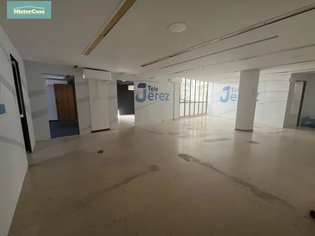 AMPLIO LOCAL EN ROTONDA DE LOS CASINOS — 12