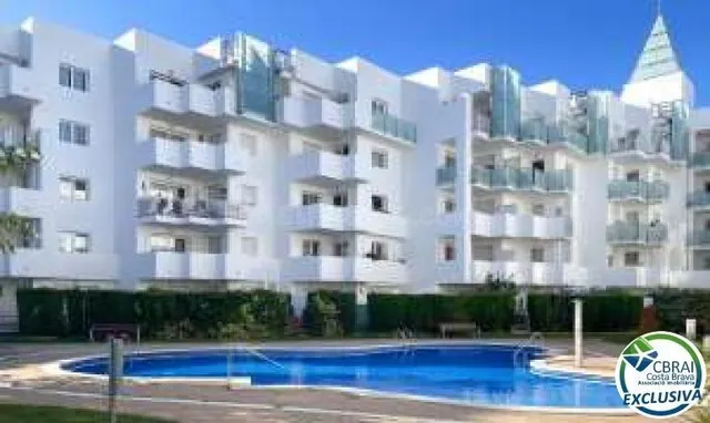 Ático de 1 dormitorio con sótano y plaza de parking privada 