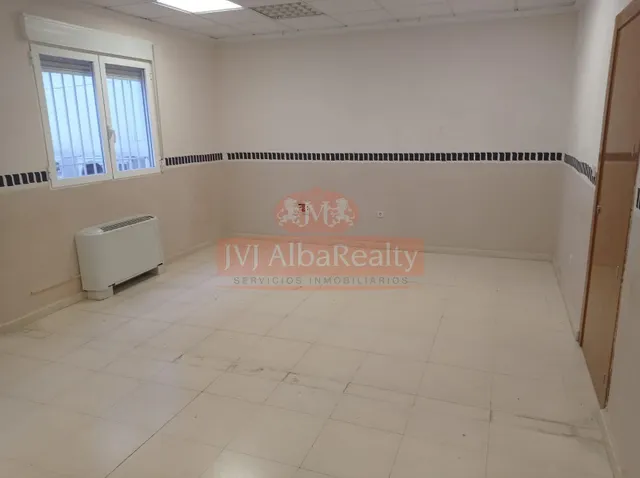 ESPECTACULAR LOCAL EN VENTA O ALQUILER EN ZONA INDUSTRIA — 23