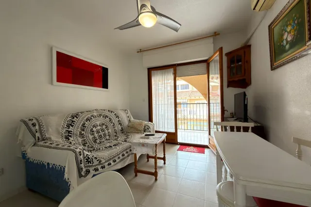 Estupendo apartamento con amplia terraza y piscina comunitaria, idoneo como vacacional, rodeado de todos los servicios — 6