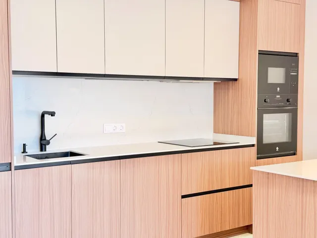 Piso reformado de 3 dormitorios y 2 baños a 200 metros del mar en el centro de Torrevieja — 18