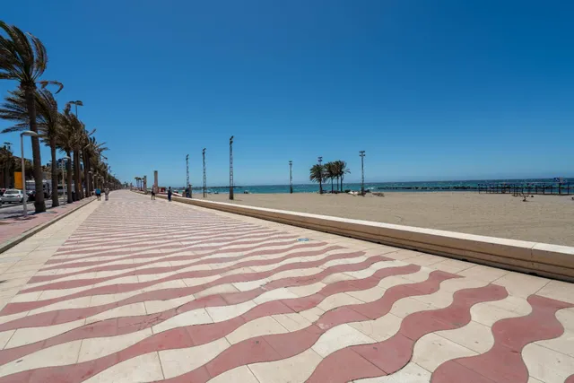Piso en Venta en Ciudad Jardín, Almería - Oportunidad Única — 26