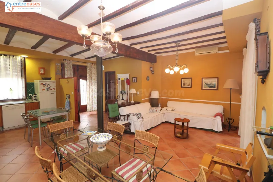 CASA CON ALMA EN EL CENTRO DE QUART DE LES VALLS | 4 HAB. + GRAN PATIO