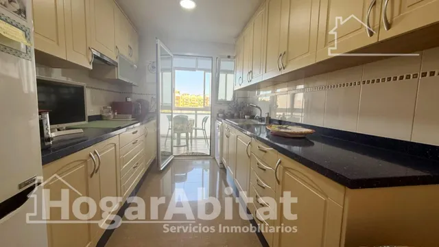 SEMINUEVO CON GARAJE, TRASTERO Y DOS TERRAZAS - foto 3