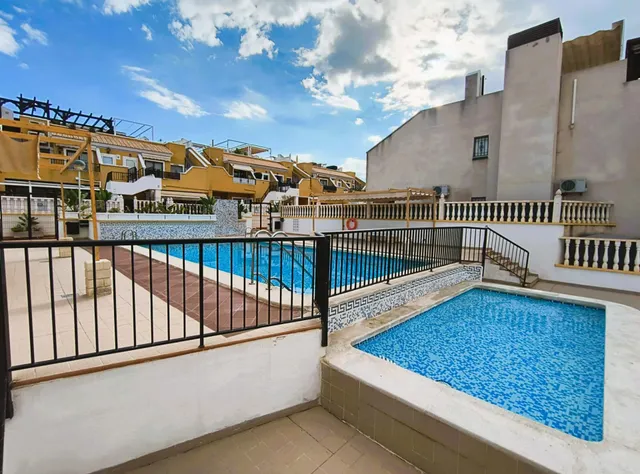 VENTA DE EXCLUSIVO BUNGALOW ÁTICO CON ESPECTACULAR TERRAZA — 34