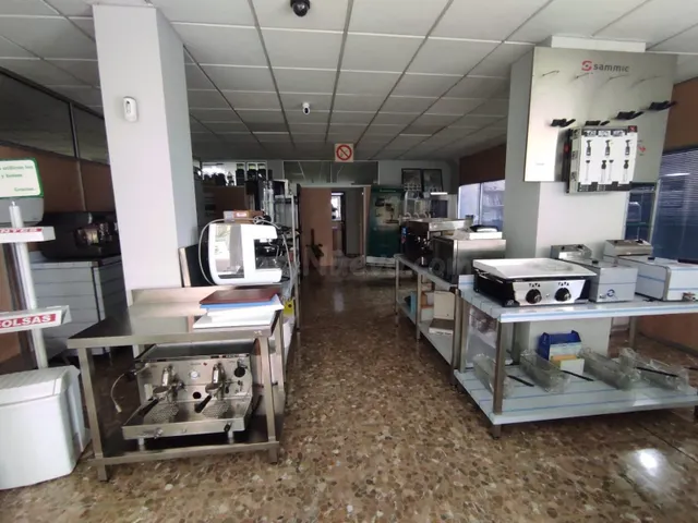 ¡Oportunidad Única en Cabra! Local Comercial Versátil a la V - foto 4