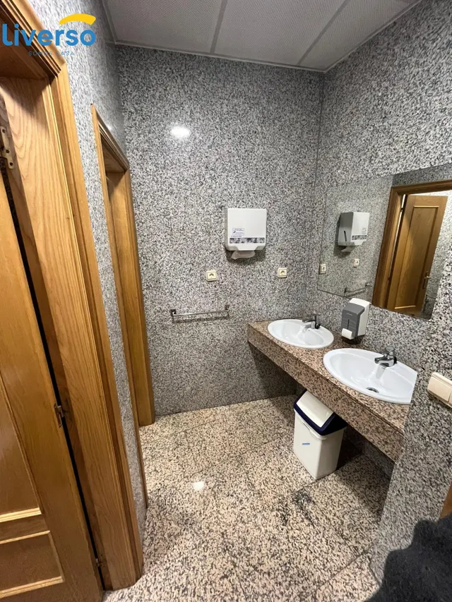 Alquila tu local al mejor precio junto a Plaza España - foto 5