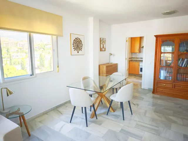 Piso situado en los Pacos con vistas al mar y a la montaña. — 12