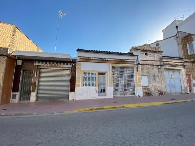 Casa en venta habilitada como bar en Corbera - foto 2