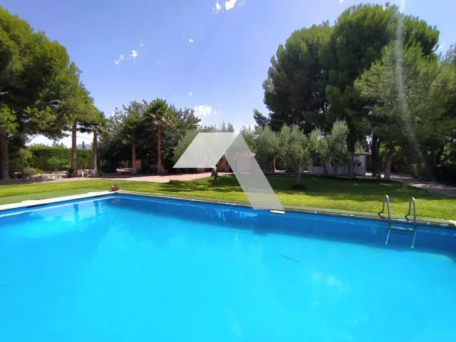 Chalet en venta — 15