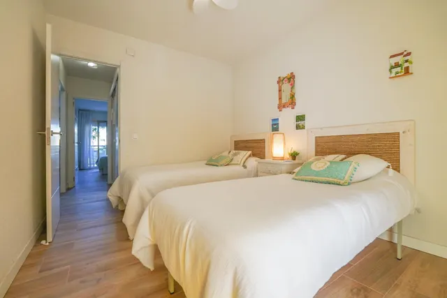 Piso reformado en Cambrils con piscina y parking incluido — 14
