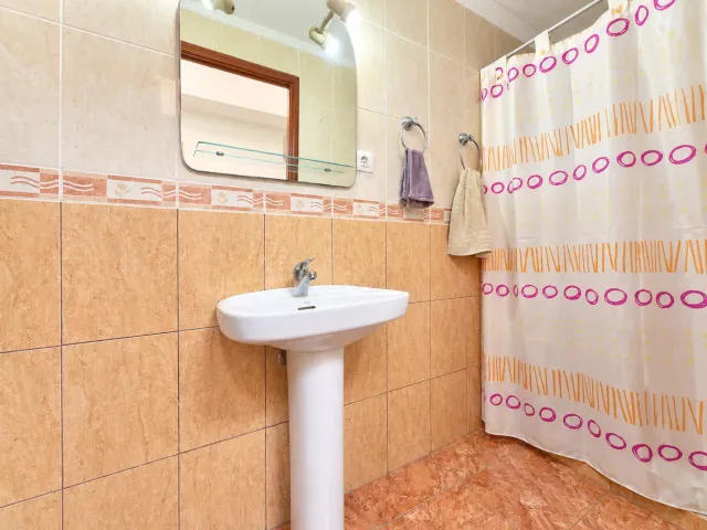 Vivienda de cuatro dormitorios con balcón en Arucas - Santidad — 23