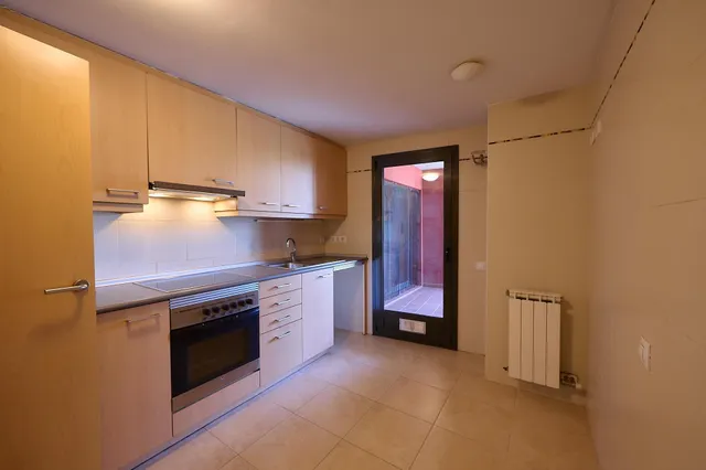 PISO DE 3 HAB CON BALCÓN, PK, Trastero y Piscina Comunitaria — 9