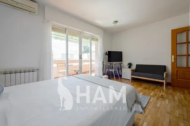 Habitación en C/ Sopetrán, 4 — 2