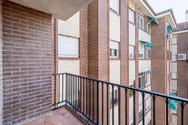 Espacio, luz y comodidad en una vivienda con grandes posibilidades en zona Alcampo — 4