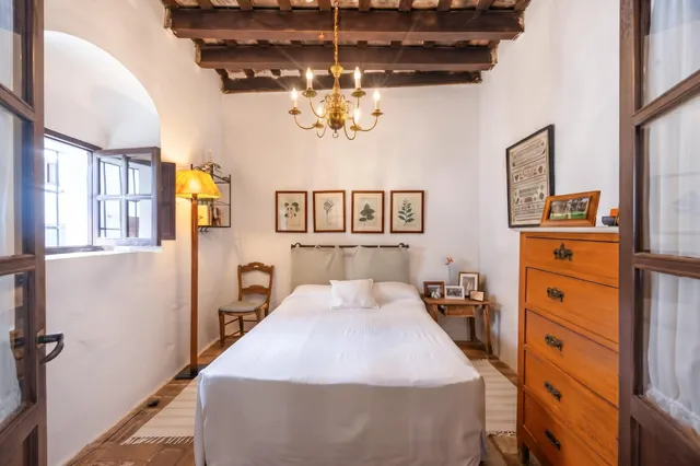 Casa Independiente en pleno Casco Antiguo. — 12