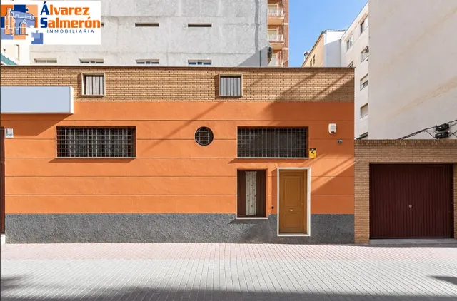 AMPLIA PLANTA BAJA JUNTO ARABIAL CON GARAJE — 21