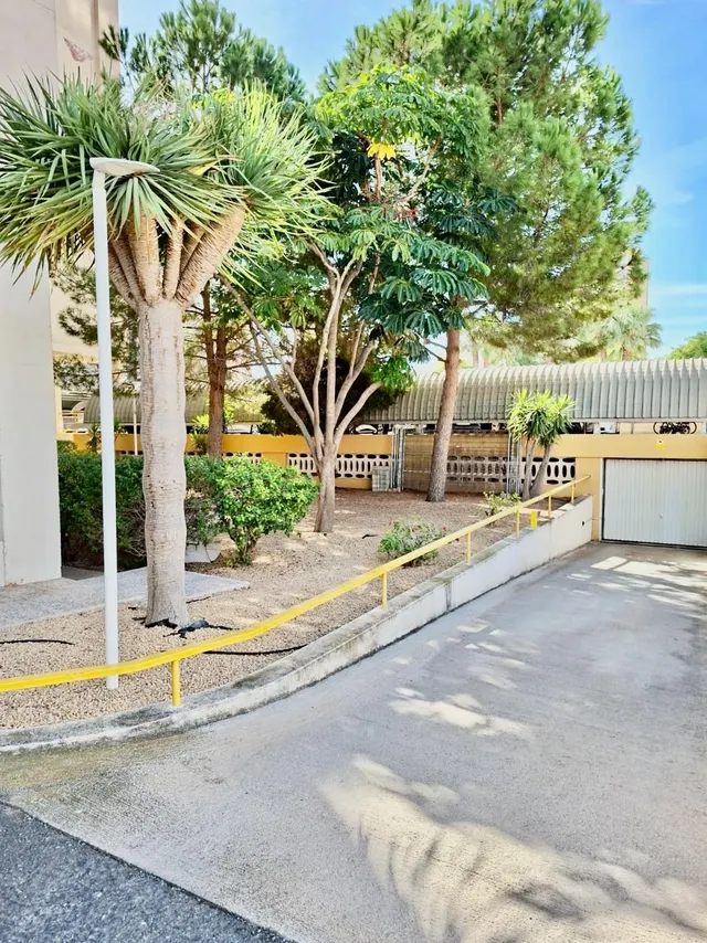 Apartamento reformado con vistas al mar, terraza y parking incluido en poniente, Benidorm — 29