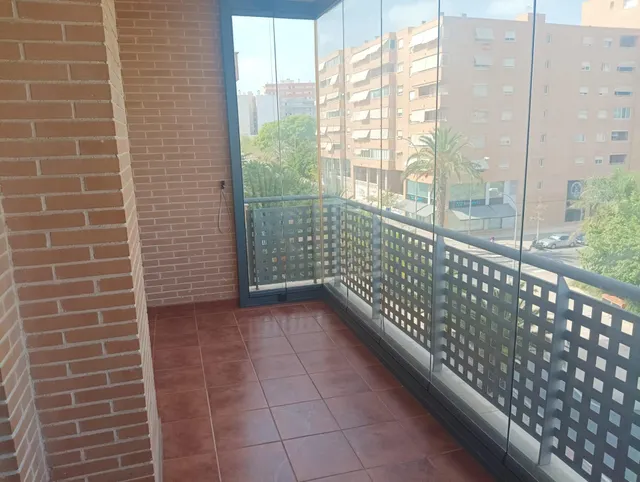 V.P.O.  CON 2 GARAJES Y TRASTERO EN URBANIZACIÓN CON PISCINA — 40