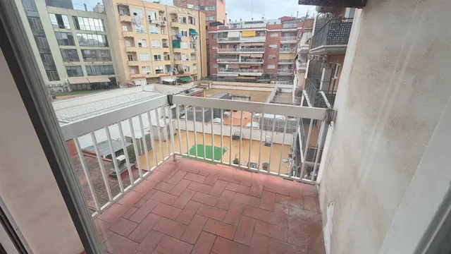 PISO EN LES CORTS — 2