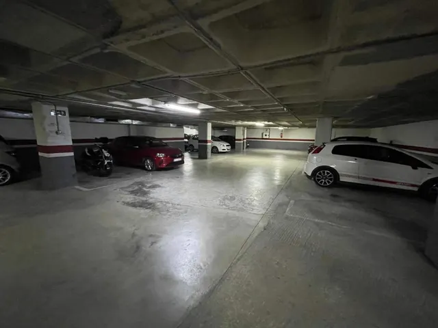 ¡DI ADIÓS A BUSCAR APARCAMIENTO! PLAZA DE GARAJE EN SECTOR V — 3