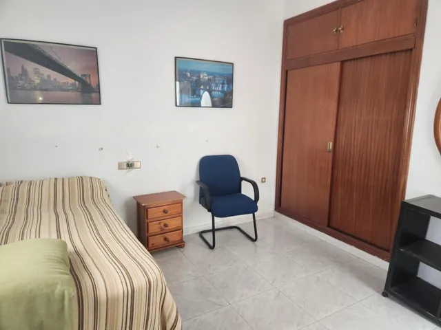 CASA SOLA EN UN LUGAR EMBLEMÁTICO — 42