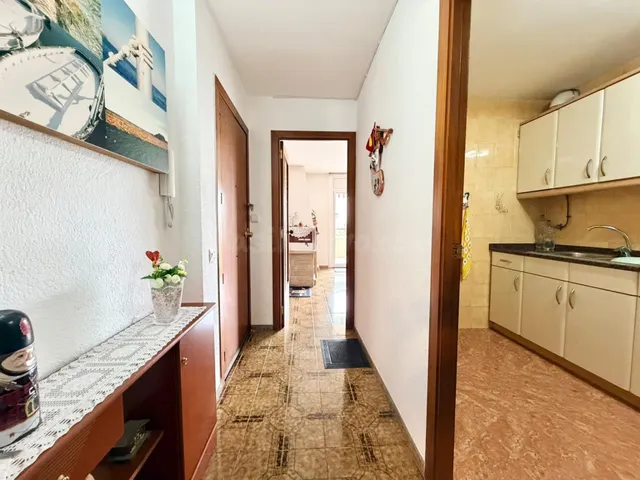 3 dormitorios, jardín, parking, piscina comunitaria. - foto 3