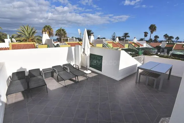 Impresionante Casa de Tres Apartamentos en Playa del Inglés