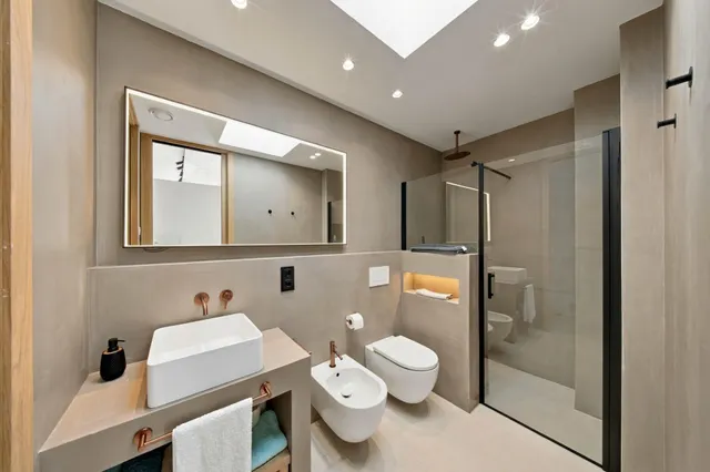 Exclusiva villa de diseño moderno con piscina privada, jardín, garaje y domótica avanzada — 27