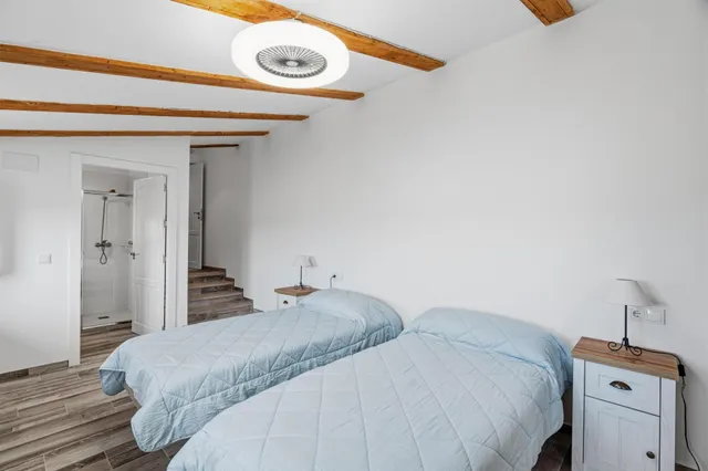 Finca rústica con vivienda reformada, piscina y cultivo ecólógico — 18