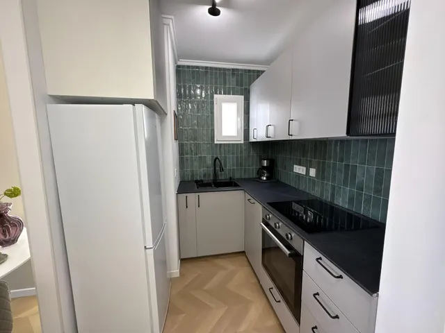 Apartamento céntrico, luminoso, y elegantemente reformado (1.ª planta). Balcón con orientación este, piscina comunitaria y a solo 800 m de Playa del Cura. — 11