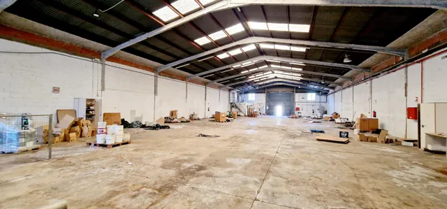 Venta de Nave Industrial de 855 m2 – Polígono Activo y Bien 