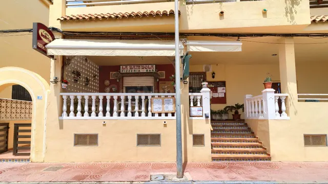 Gran oportunidad de negocio o vivienda en la Playa de Chilch - foto 2