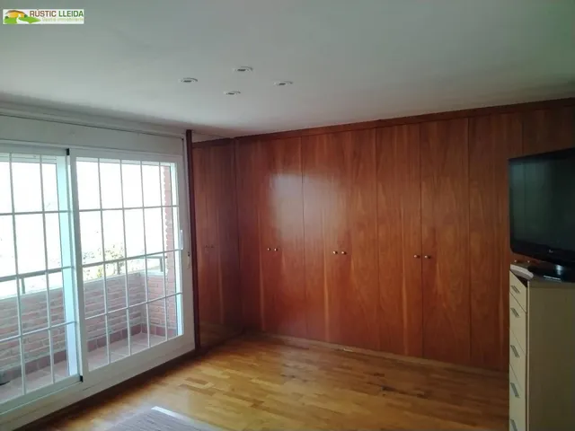 Casa unifamiliar en Mollerussa con gran jardín privado. — 18